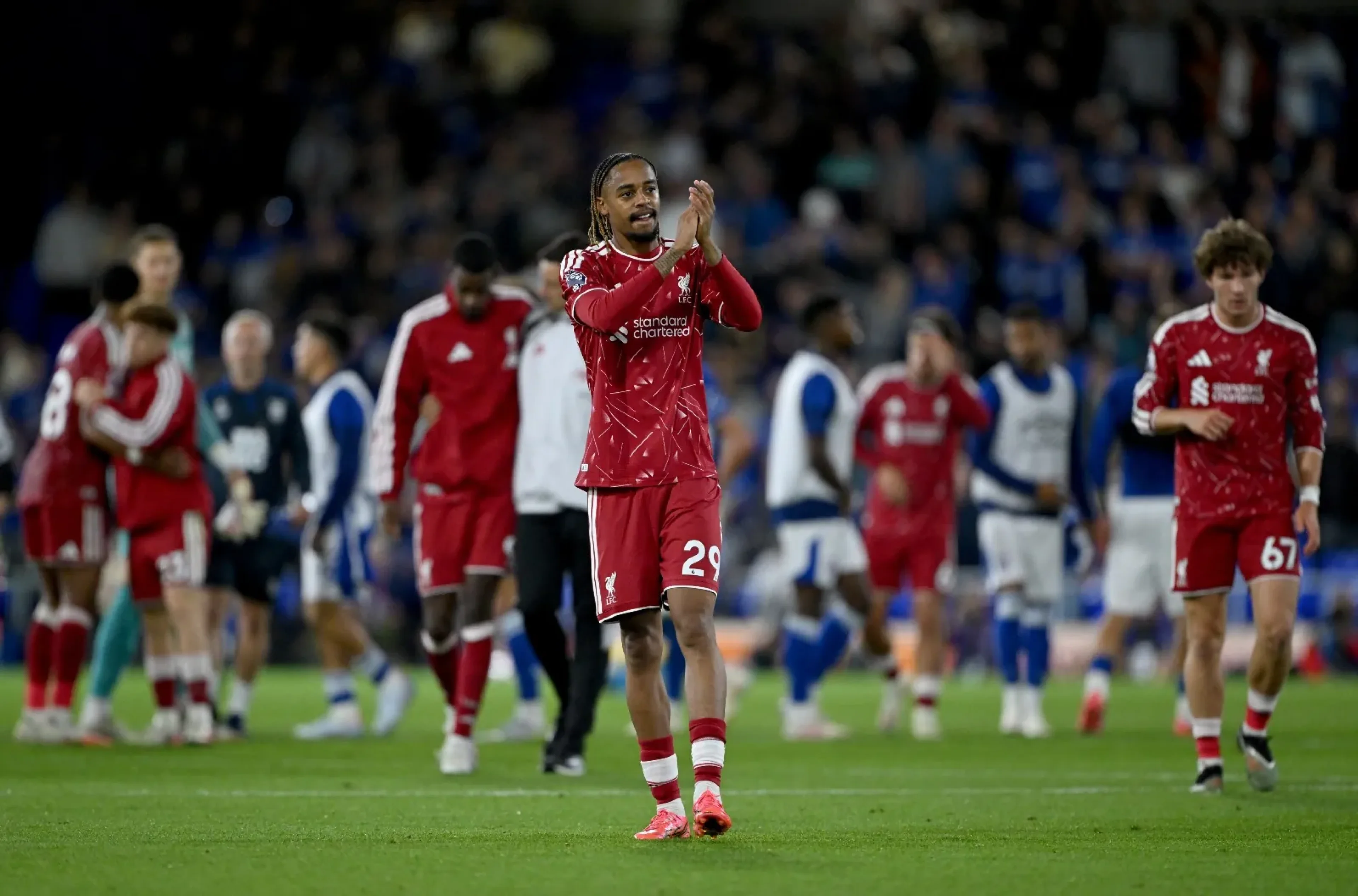 Bradley Barcola en su debút como jugador del Liverpool