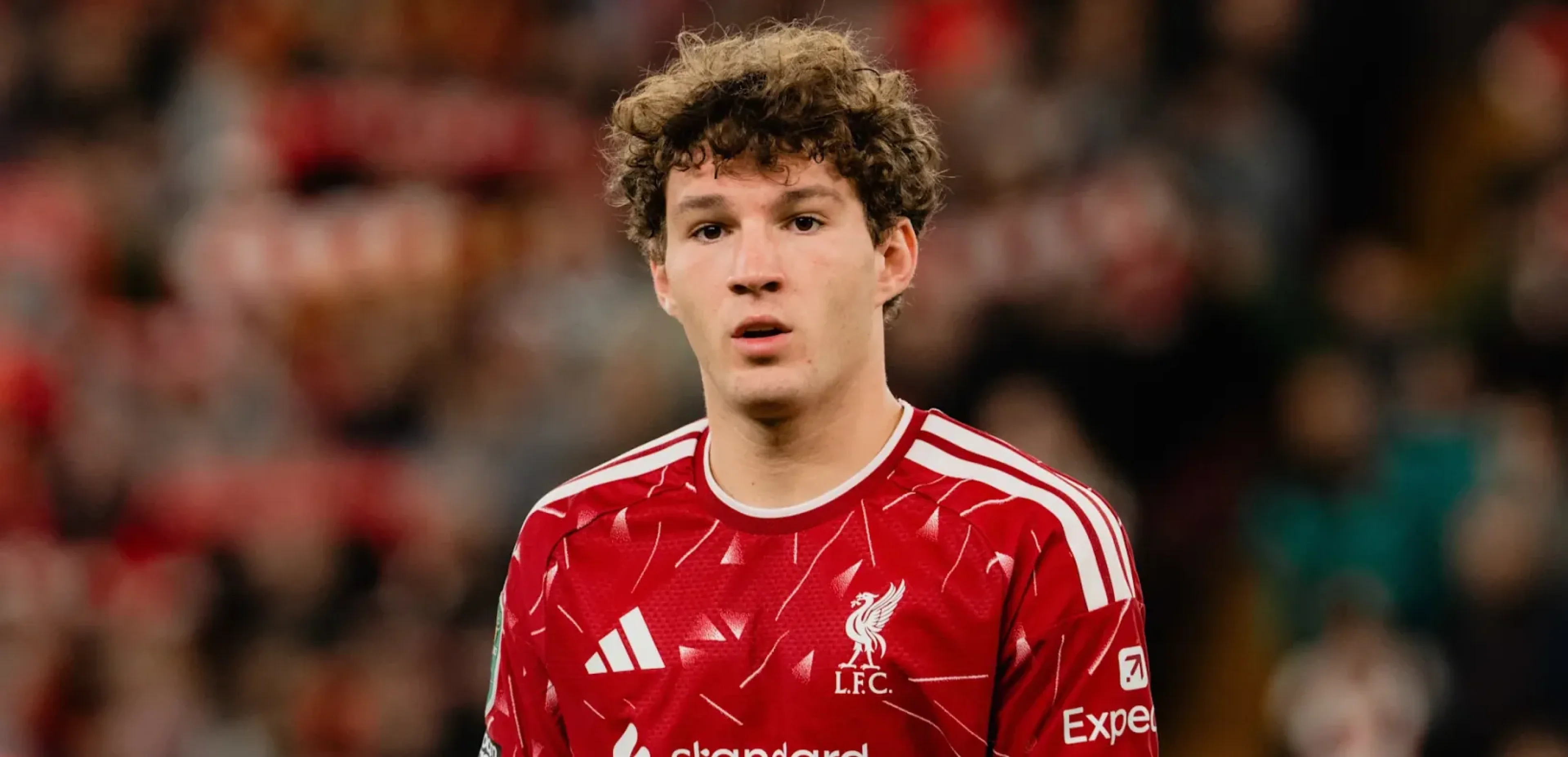 Lewis Koumas ante MCI